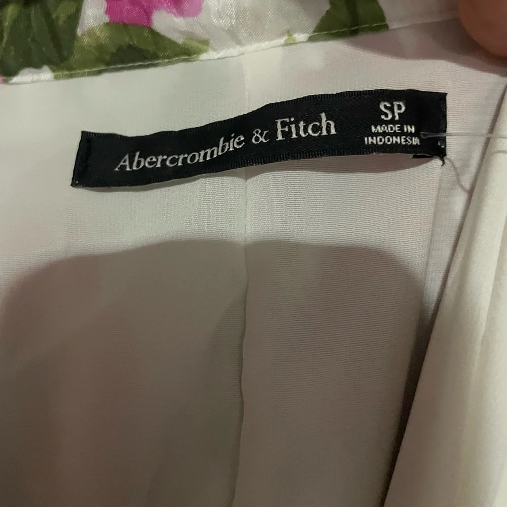 Abercrombie & Fitch - Maxi Dress Strawberry Print and Bow tie Back